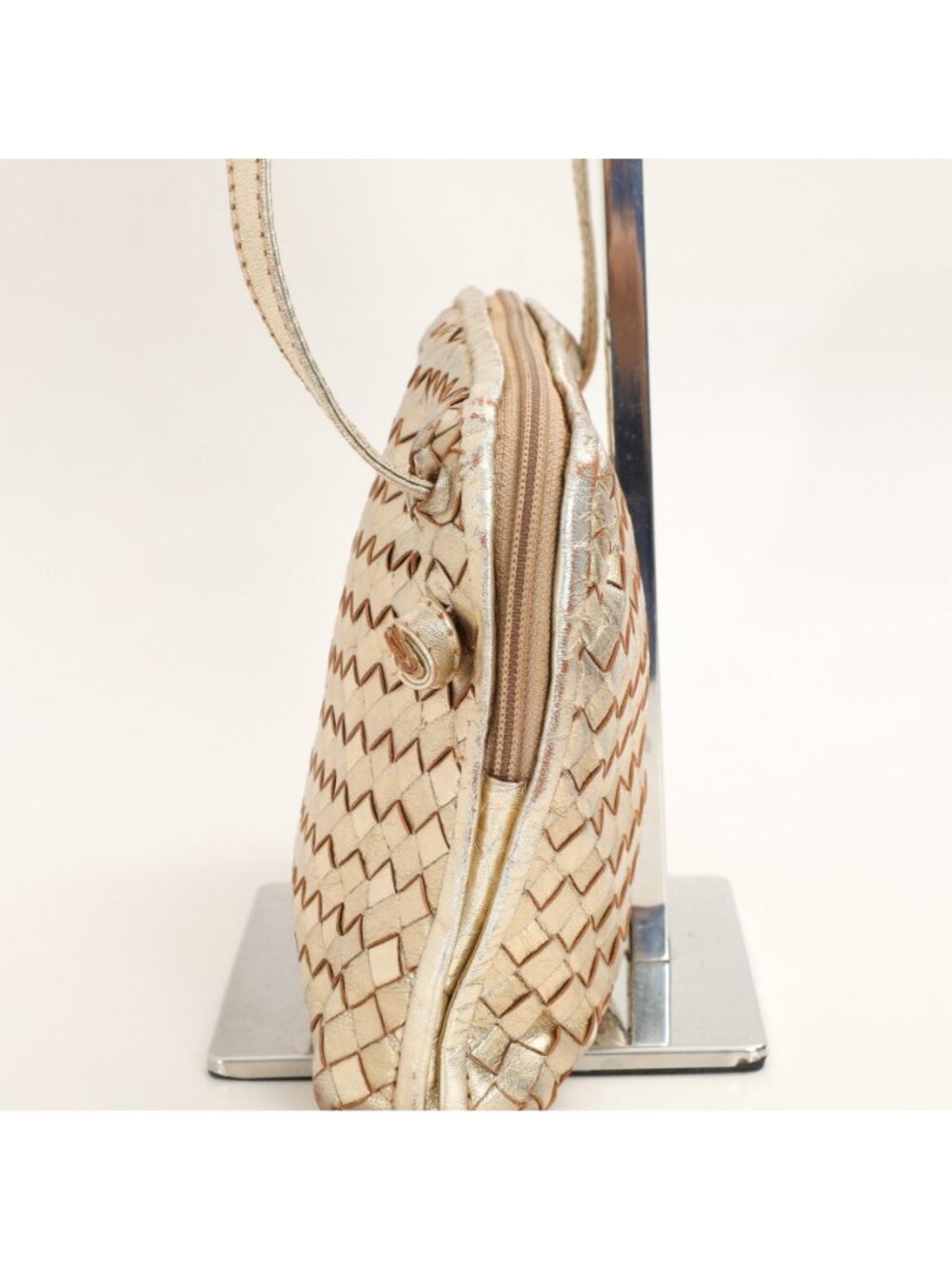 Vintage 70s 80s Metallic Gold Woven Leather Crossbody Bag - Picture 7 of 10